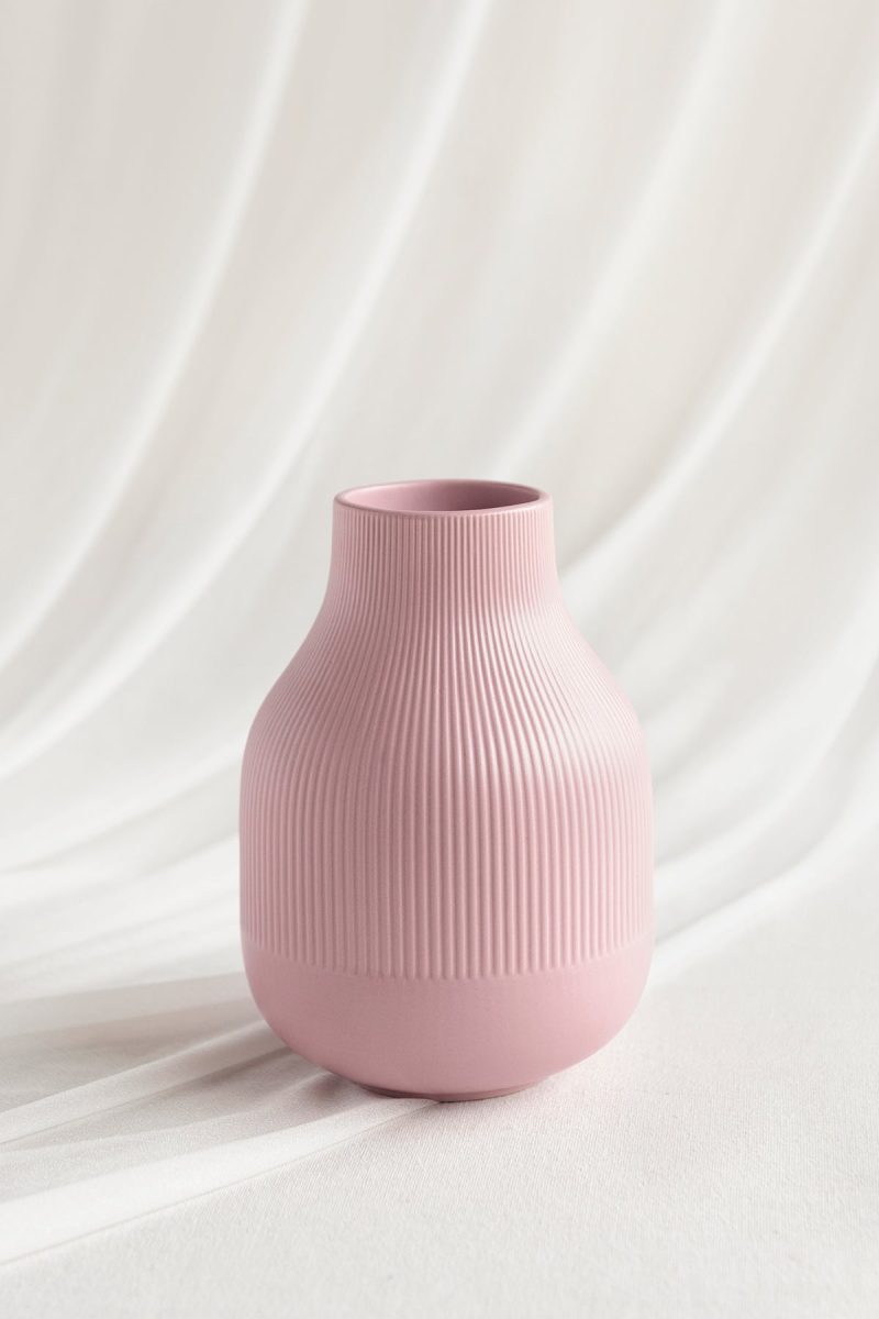 Fine Vertical Lines Creamic Vase in Dusty Rose